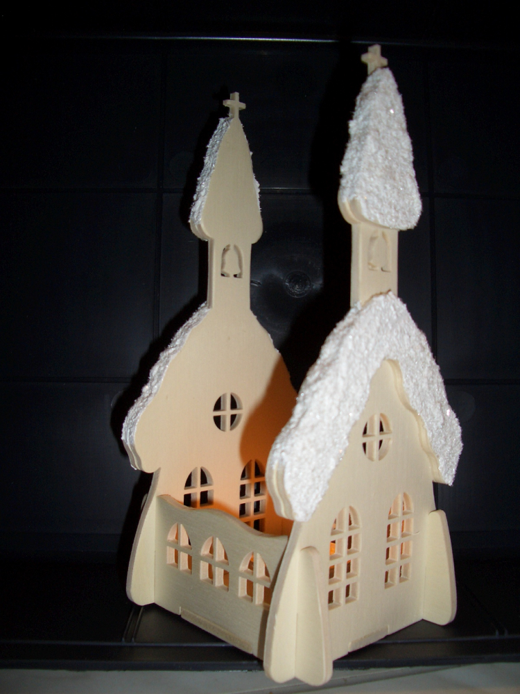 Decoratives Lichthaus, mit Teelicht Beleuchtung, Kirche m. Schnee